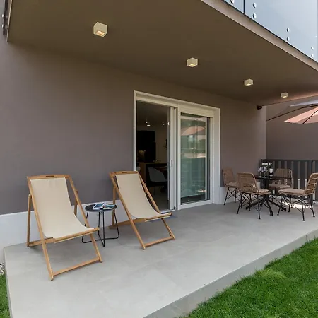 Apartament With Parking Space - 24316 Poreč