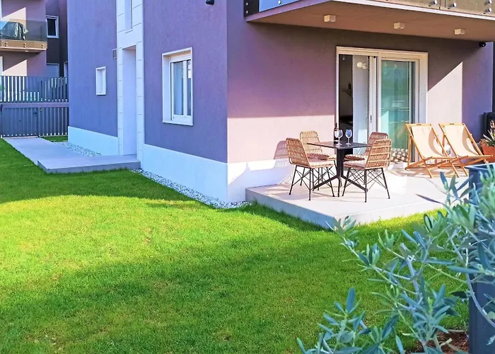 Appartement With Parking Space - 24316 Poreč